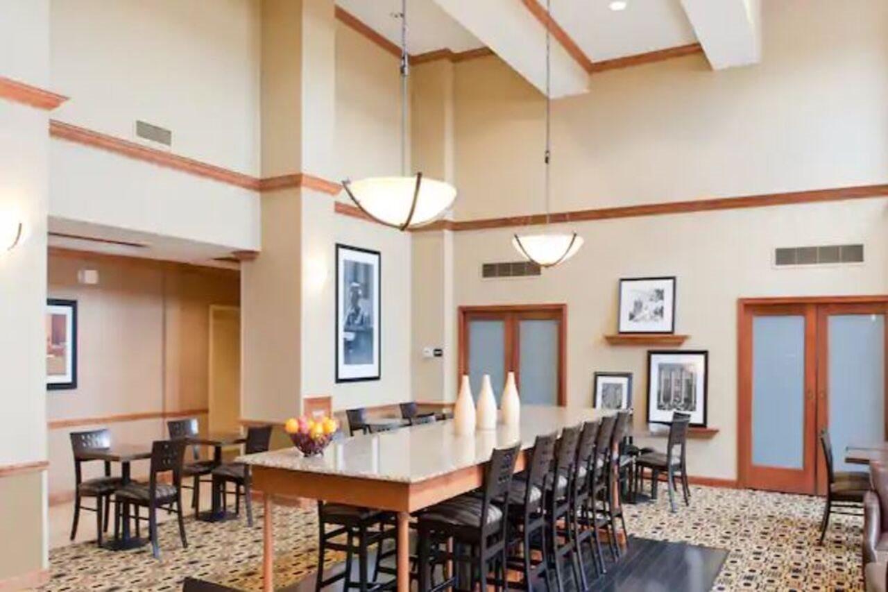 Hampton Inn & Suites Columbia At The University Of Missouri Extérieur photo