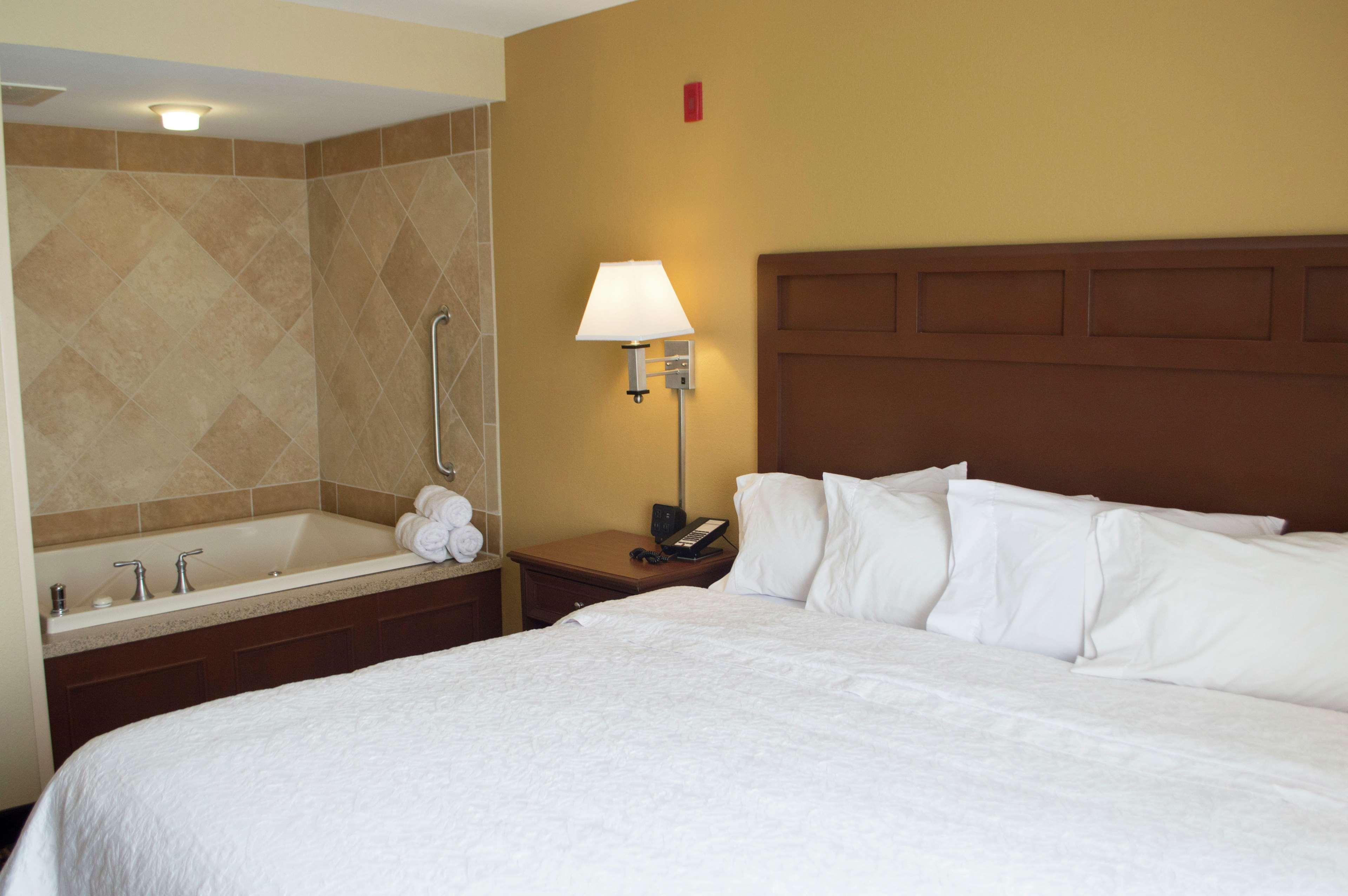 Hampton Inn & Suites Columbia At The University Of Missouri Extérieur photo